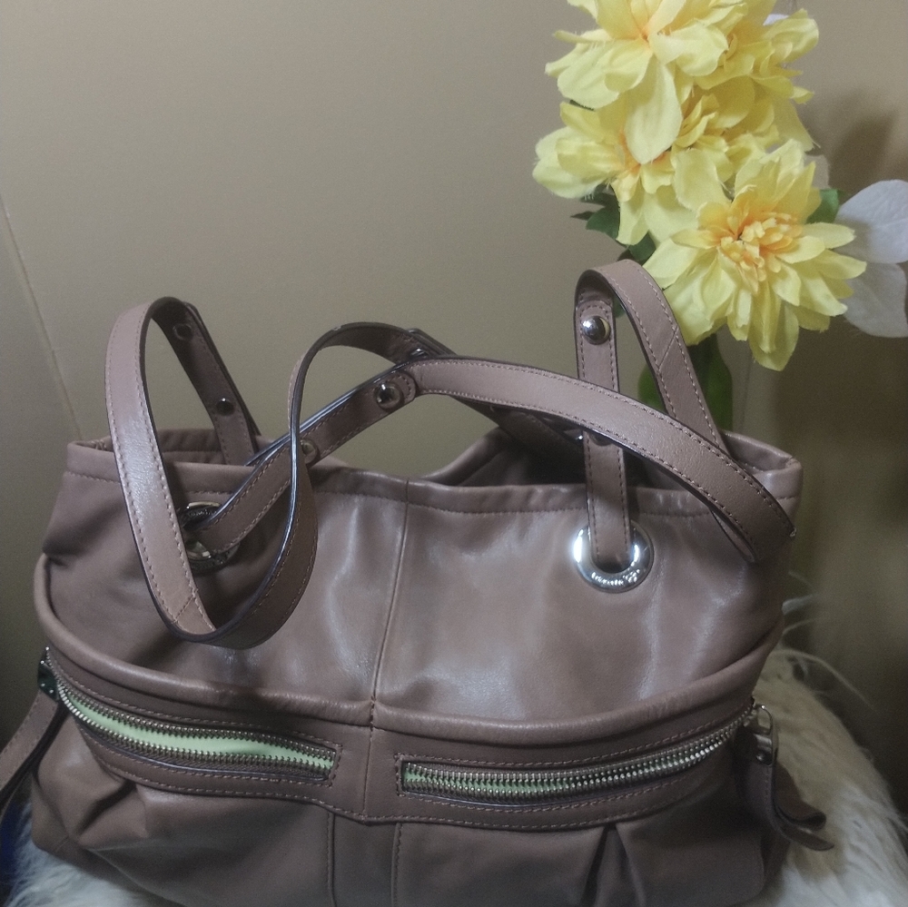 B Makowsky Soft Leather Shoulder Purse